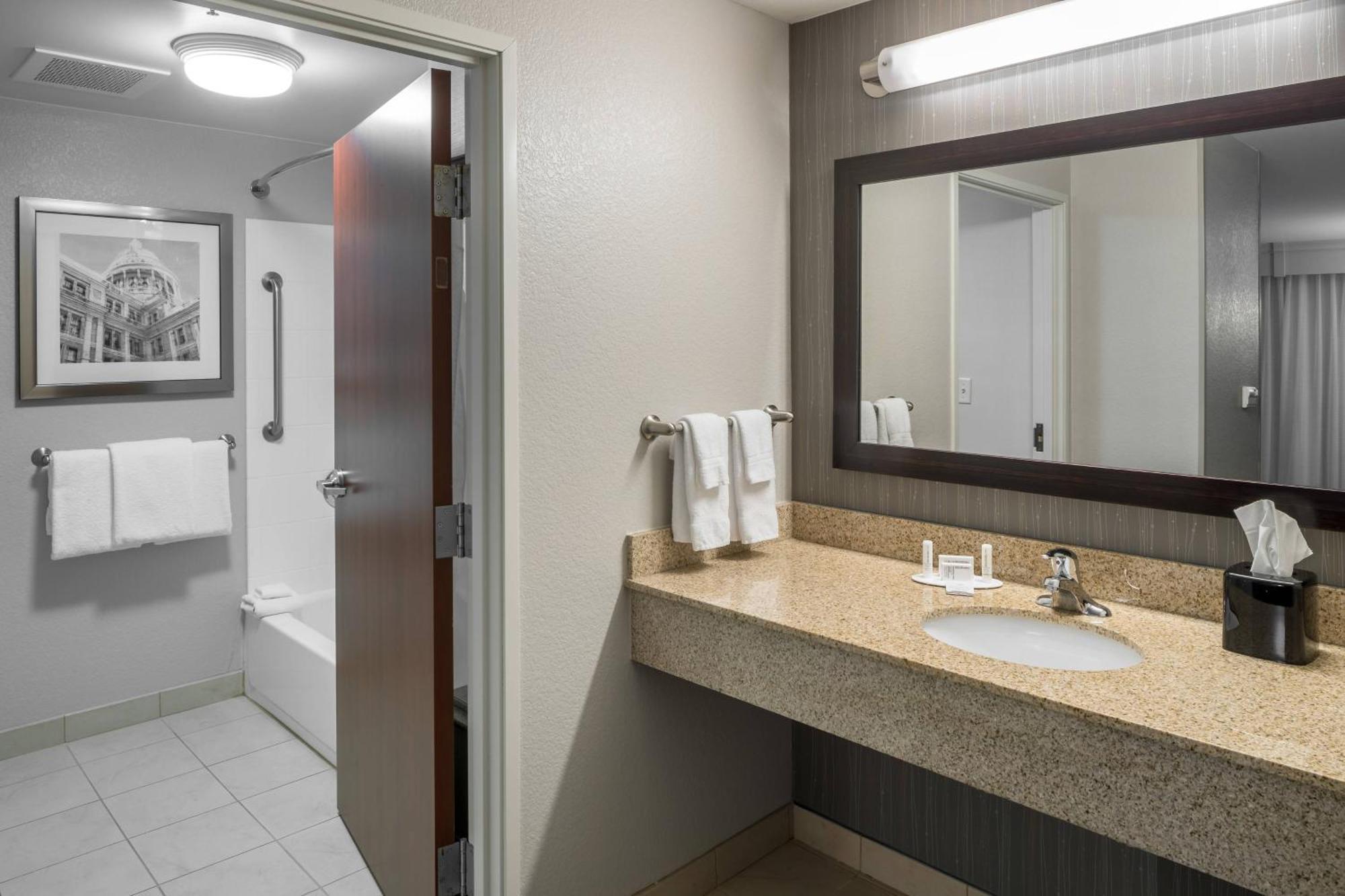 Courtyard By Marriott Austin Parmer Tech Ridge Exterior photo